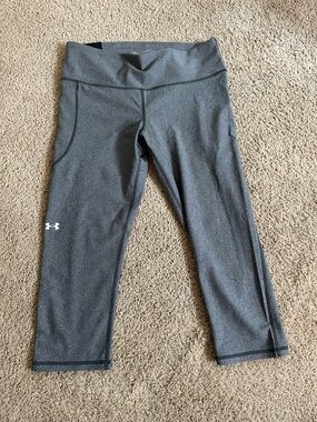 Under Armour Gray Athletic Capri Leggings.